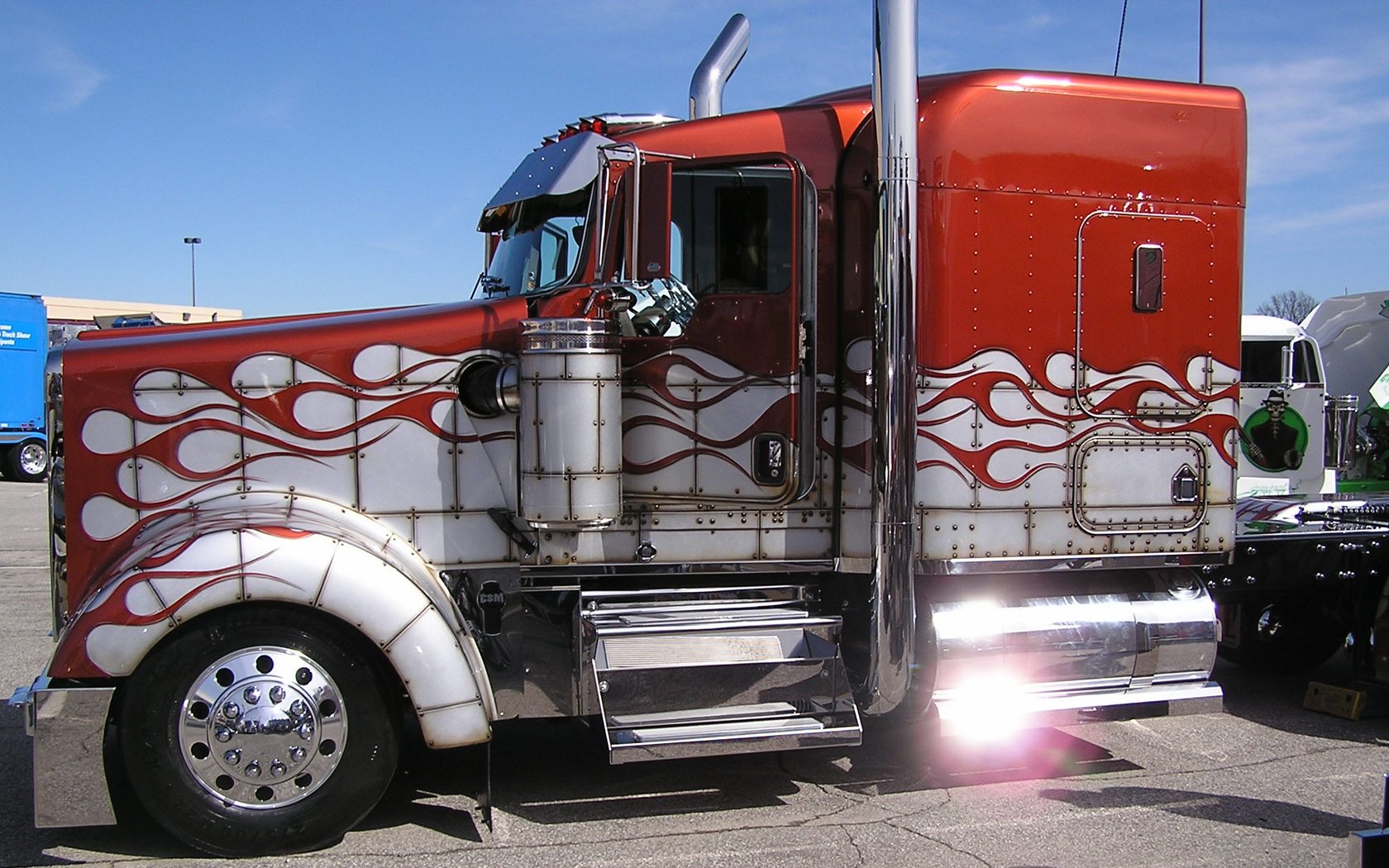 Download full size Kenworth Trucks wallpaper / 1680x1050
