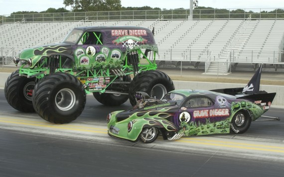 Free Send to Mobile Phone Grave Digger Monster Truck And Top Fuel Funny Car Unique wallpaper num.86